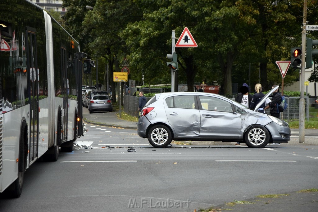 VU Bus Pkw Koeln Porz Gremberghoven Steinstr Konrad Adenauerstr P36.JPG - Miklos Laubert